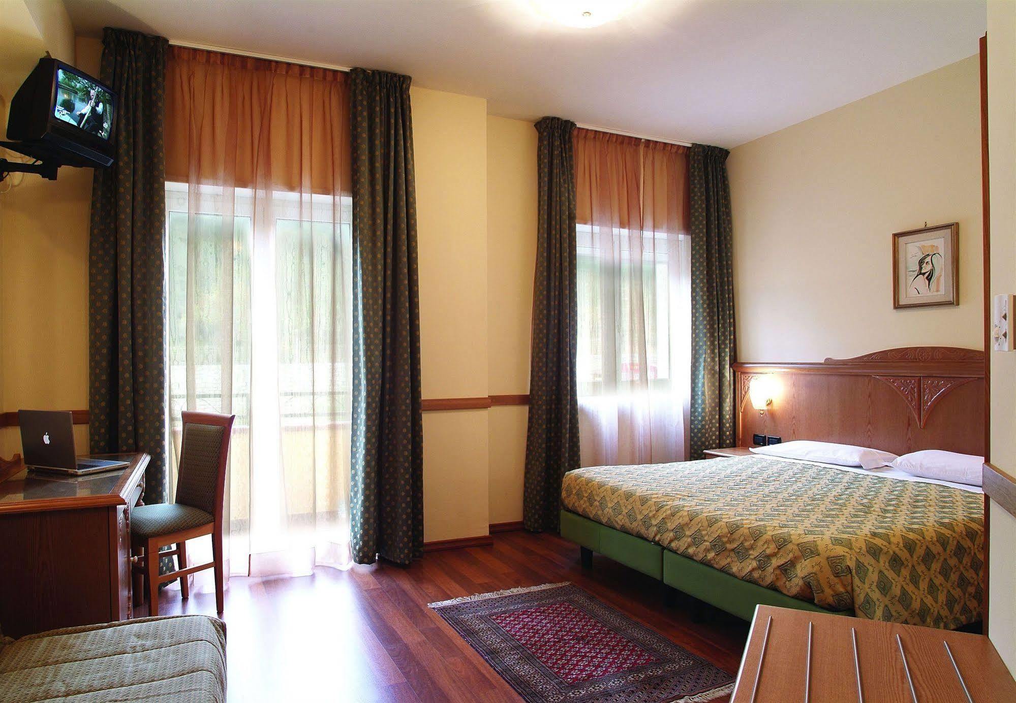 Hotel Park 108 Sport&Wellness Lorica Dış mekan fotoğraf